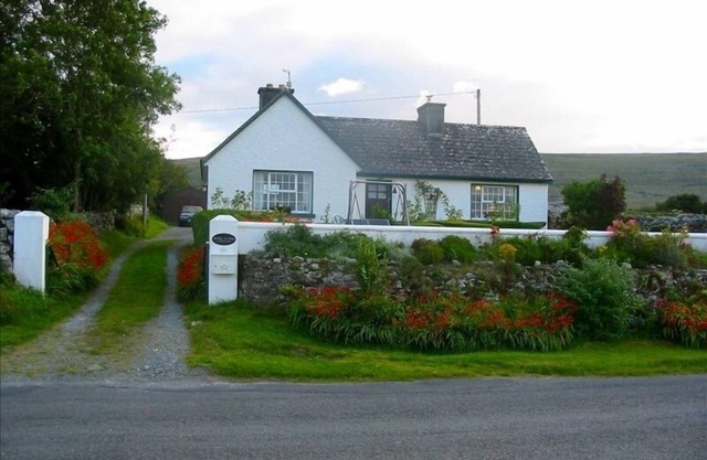 Cozy Cottage on Galway Bay W/Fabulous Sea and Burren Views