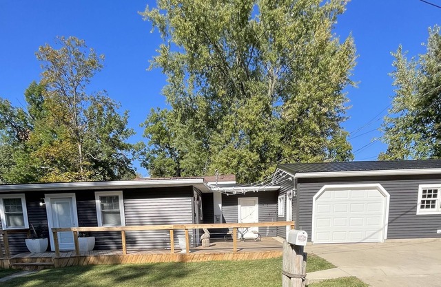 Cozy cottage on island located at beautiful Indian Lake. Lake and trail access.