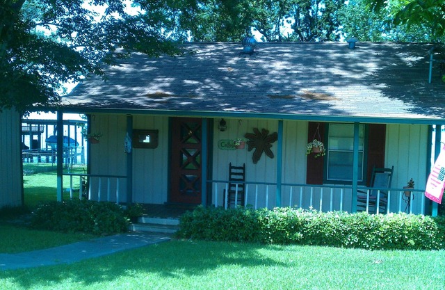 Cozy Cottage on Lake Livingston