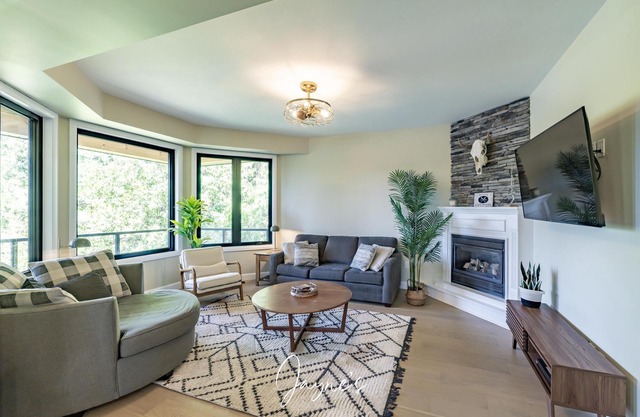 Cozy Cottage perfect for your Muskoka Getaway! Well Appointed! Sunsets!
