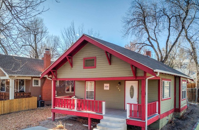 Cozy Cottage Retreat Near Downtown Colorado Springs
