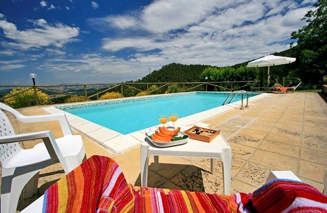 Cozy cottage situated in an oasis of tranquility and privacy with stunning views