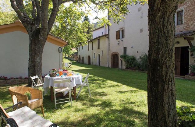 Cozy cottage surrounded by a large garden in the hills of Le Marche