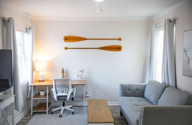 Cozy Cottage only 4 Blocks from the Ocean!