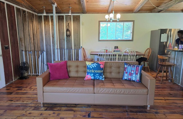 Cozy cottage w/fire pit &waterview, close to parlee beach and amenities.