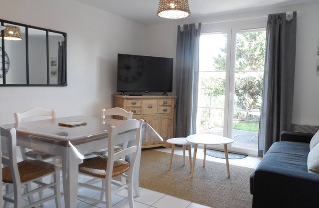 Cozy Cottage with Private Garden, Parking, and Pool Access Near Port Guillaume