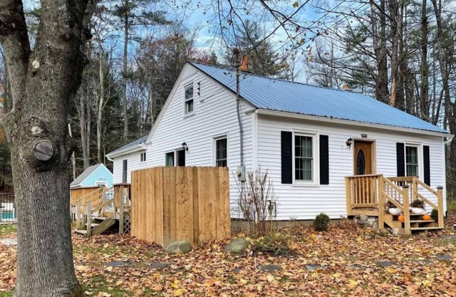 Cozy Cottage with Pool/Hot Tub! Room to park boat