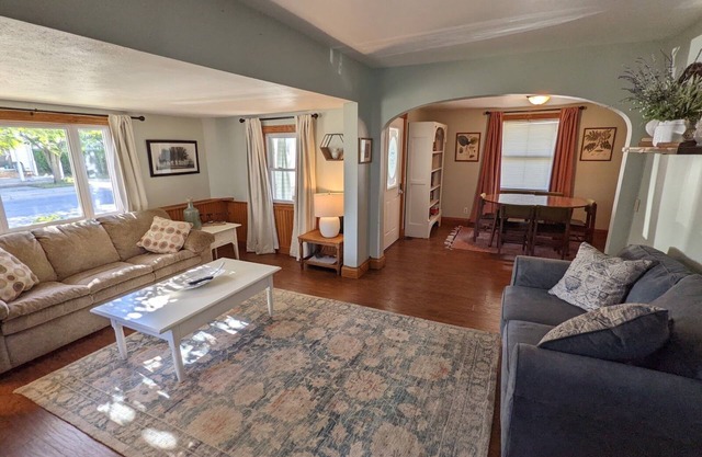 Cozy cottage within walking distance of almost everything