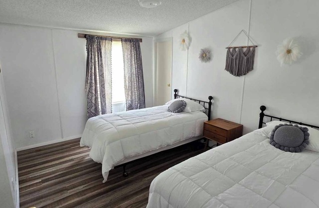 Cozy country home just outside the city! Enjoy a quiet getaway with the family.