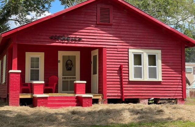 Cozy country home near Lake Eaufula and hunting