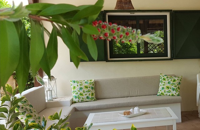 Cozy COUNTRY CHALET IMMERSED IN THE GREEN AND WIDE OUTDOOR VERANDA