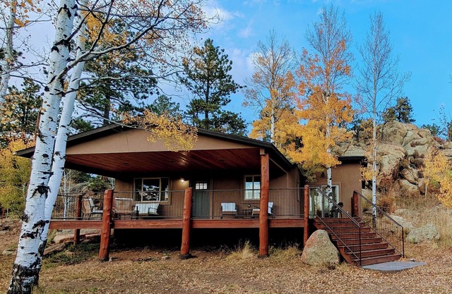 Cozy, country mountain getaway - Great for every season with hot tub!