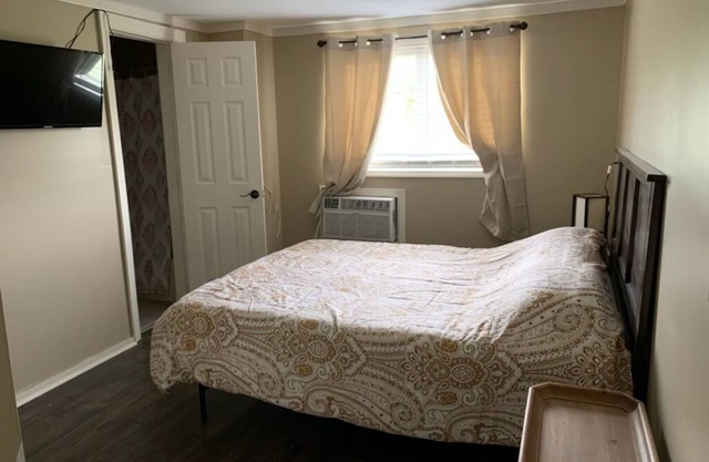 Cozy Country side Hotel room for single traveler