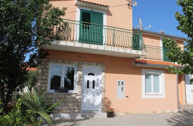 Cozy countryside apartment in Bristane