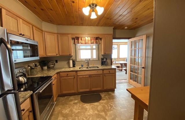 Cozy Creekside Cabin -Lehigh Valley/Allentown