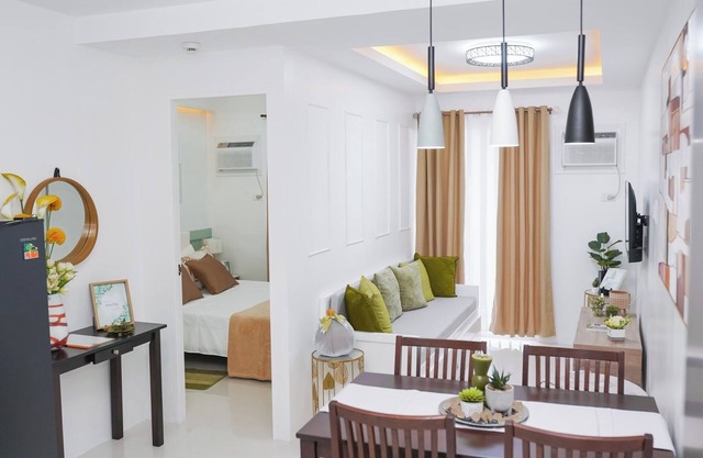 Cozy Crib Suite Condo w/Balcony Pool & Gym