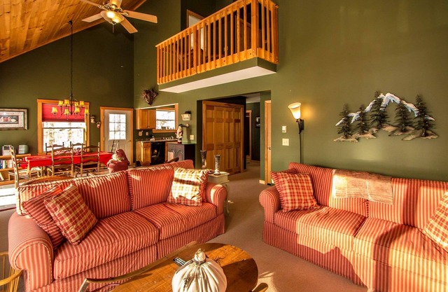 Cozy Cub Cabin - Pond View, Walk to Beach, Family-Friendly Getaway