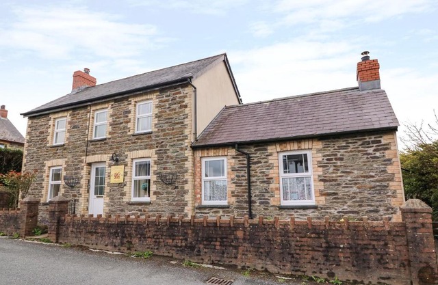 Cozy Cwtch Cottage