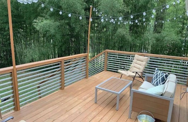 Cozy Decatur Bungalow - 10 min. to downtown Atlanta. The Perfect Intown Getaway!