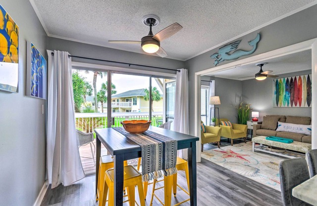 Cozy Destin Condo w/Amenities + Private Beach!