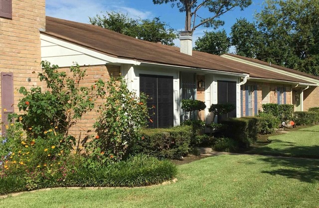 Cozy Dowlen West Townhome
