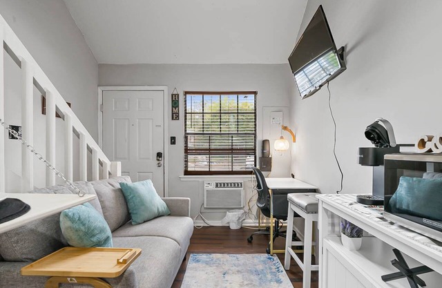 Cozy Downtown Raleigh Loft NCSU