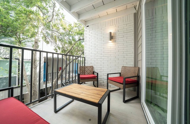 Cozy DT Dallas 1 Bed Room Patio, Pool , Medical Dist, Bishop Arts, Free Parking