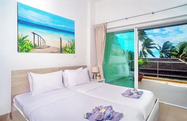 Cozy duplex with private pool, short walk to beach