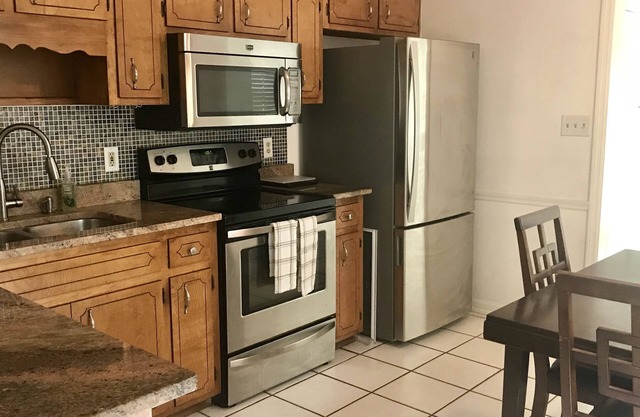 Cozy duplex with private garden, sleeps 6