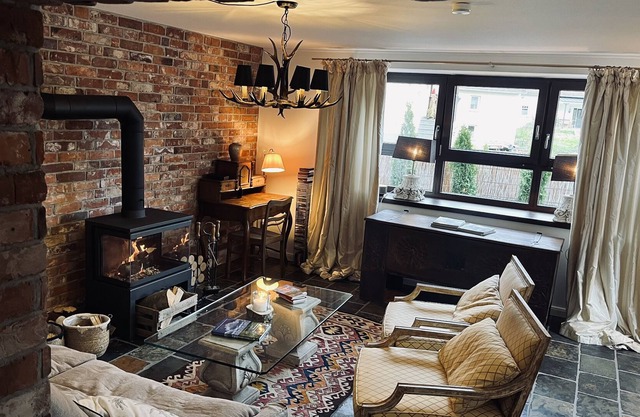 Cozy Eifel house with fireplace, bathtub & cinema entertainment with PlayStation