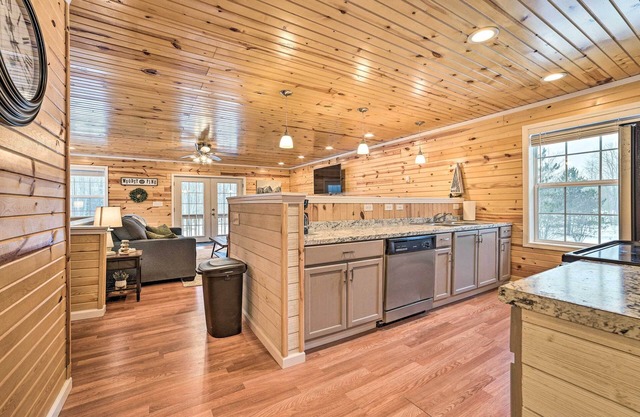 Cozy Elmira Cabin ~ 23 Mi to Boyne Mountain Resort