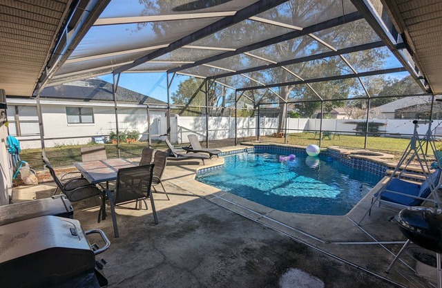 Cozy Entertainers Getaway near UCF