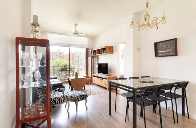 Cozy Apartment near Fira Gran Via with AC