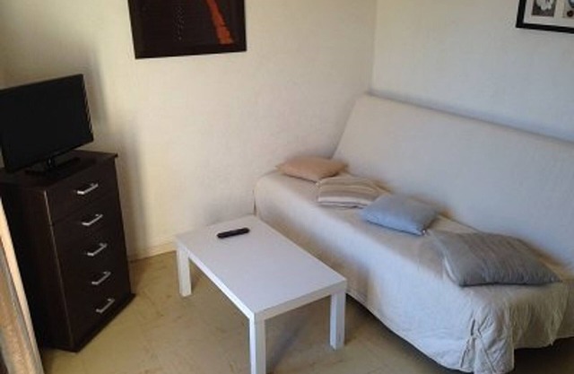 Cozy F2 Apartment with Terrace & Parking, Pet-Friendly in Amélie-les-Bains