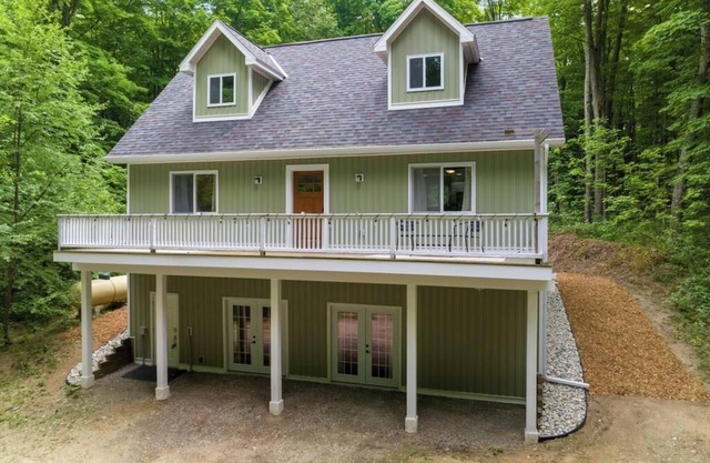 Cozy Fall Retreat with Firepits! Near Tunnel of Trees, 30 Mins to Mackinac Ferry