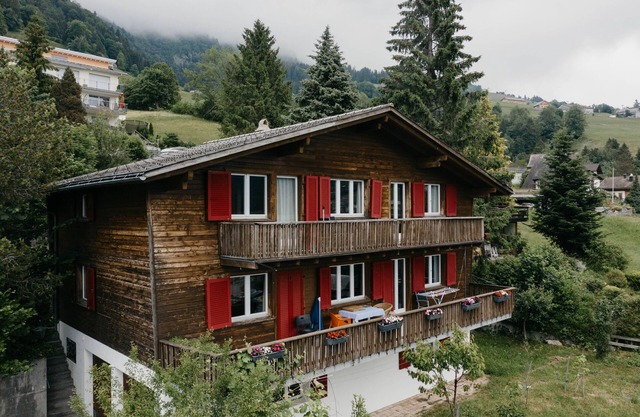 "Cozy Family Flat with Stunning Mountain Views in Amden, Switzerland!"