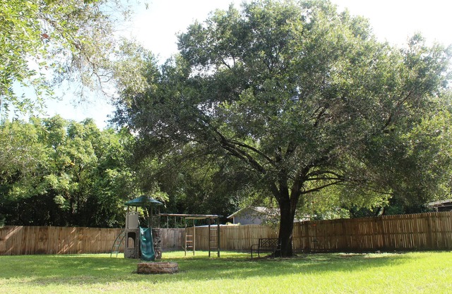 Cozy Family Home w/large backyard +5 mins to I-4 between Orlando & Daytona Beach