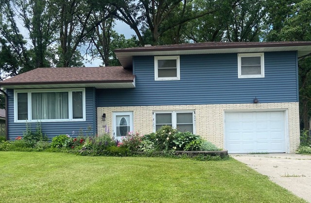 Cozy family home with fenced back yard in Clearbrook MN