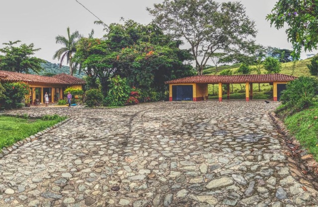 Cozy family ranch on the Andes mountains with view of the Cauca Valley