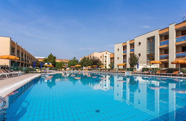 Cozy flat with terrace and shared pool