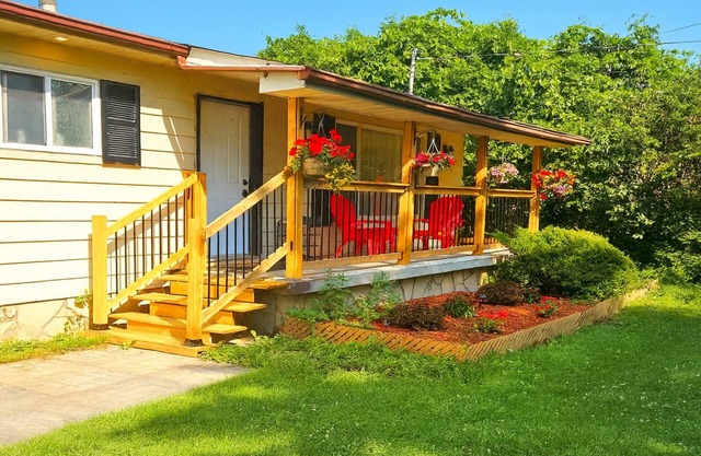 Cozy Fountain Cottage