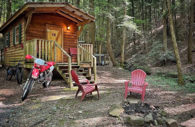 Cozy FOX DEN private solo cabin at Mulberry Gap Adventure Basecamp in Ellijay!