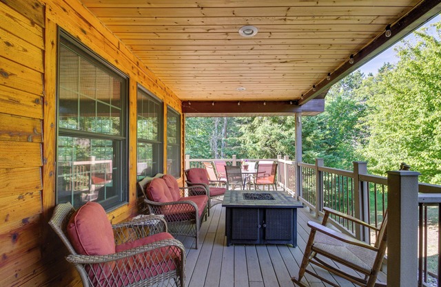 Cozy Frazee Lake Home w/Hot Tub & Fire Pit!