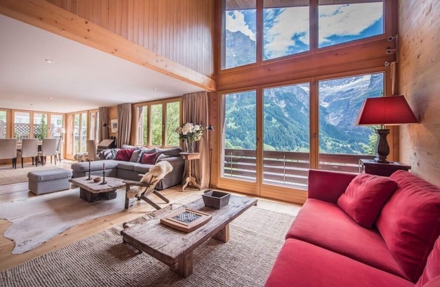 Cozy free standing Chalet with garden and amazing mountain views