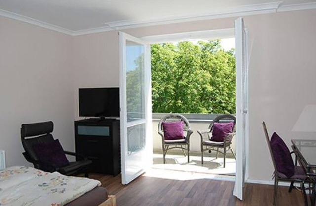 Cozy furnished apartment with balcony, quiet, central, long term rental