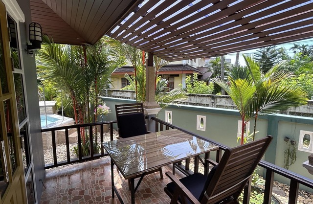 Cozy Garden Cottage 1 BR with private garden and outdoor jacuzzi.
