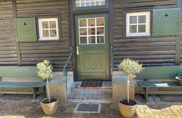 Cozy gatehouse on the Hohe Elbufer in the nature reserve