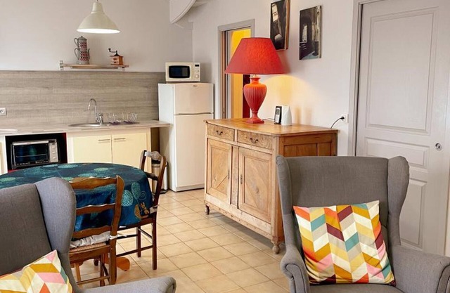 Cozy Gîte with Private Terrace, Garden View, and Modern Amenities in Couffy