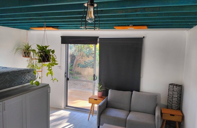 Cozy Granny flat - Separate garden close to beach
