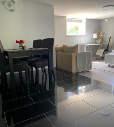 Cozy ground floor apartment in nature, by driving 300 metres of gravel road on top of the hill
